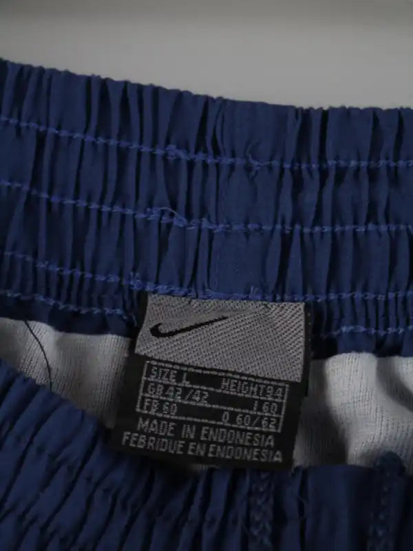 Nike Track Pants Blau L – Detailansicht Vorderseite