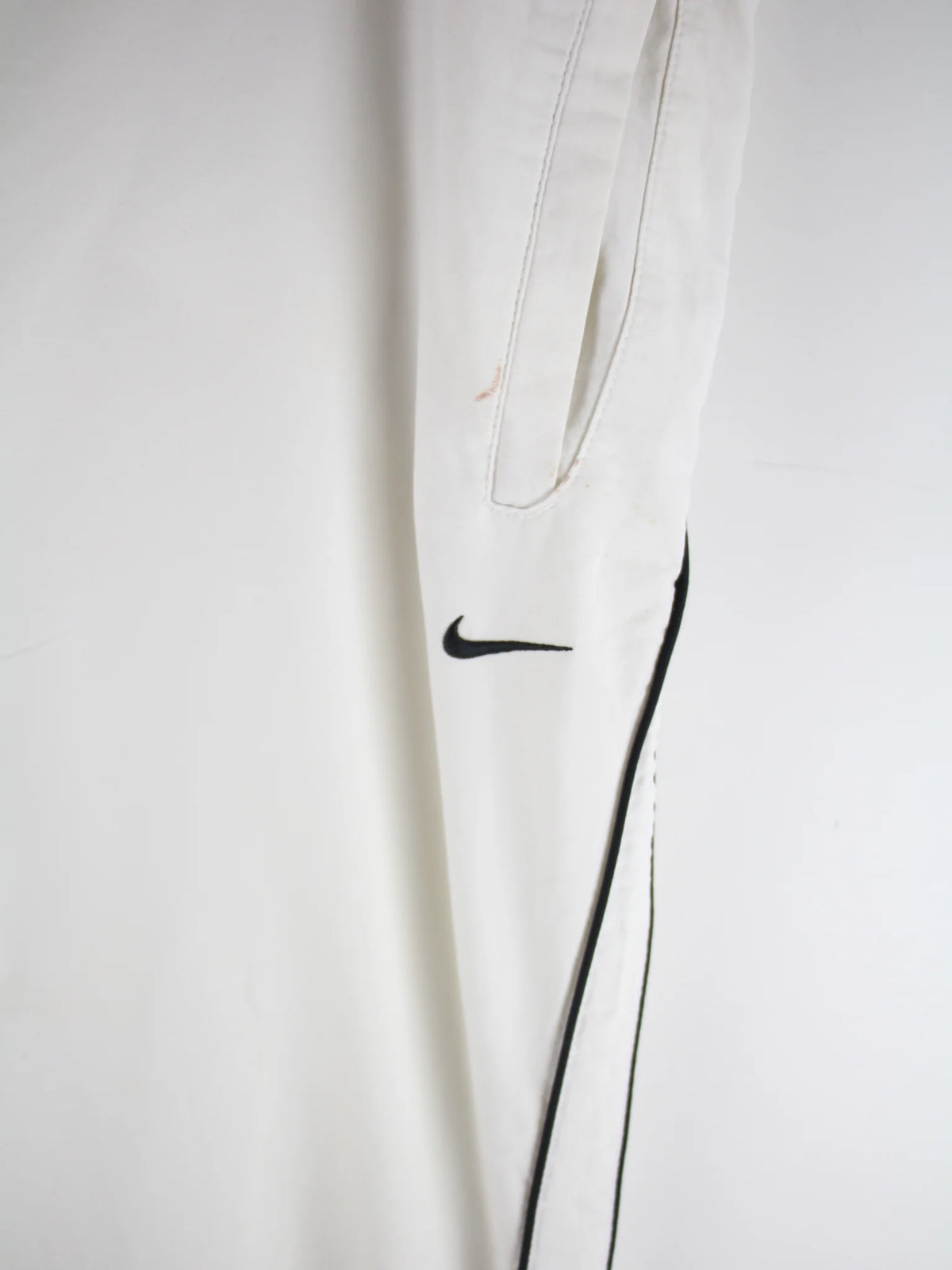 Nike Track Pants Weiß 3XL – Detailansicht Vorderseite