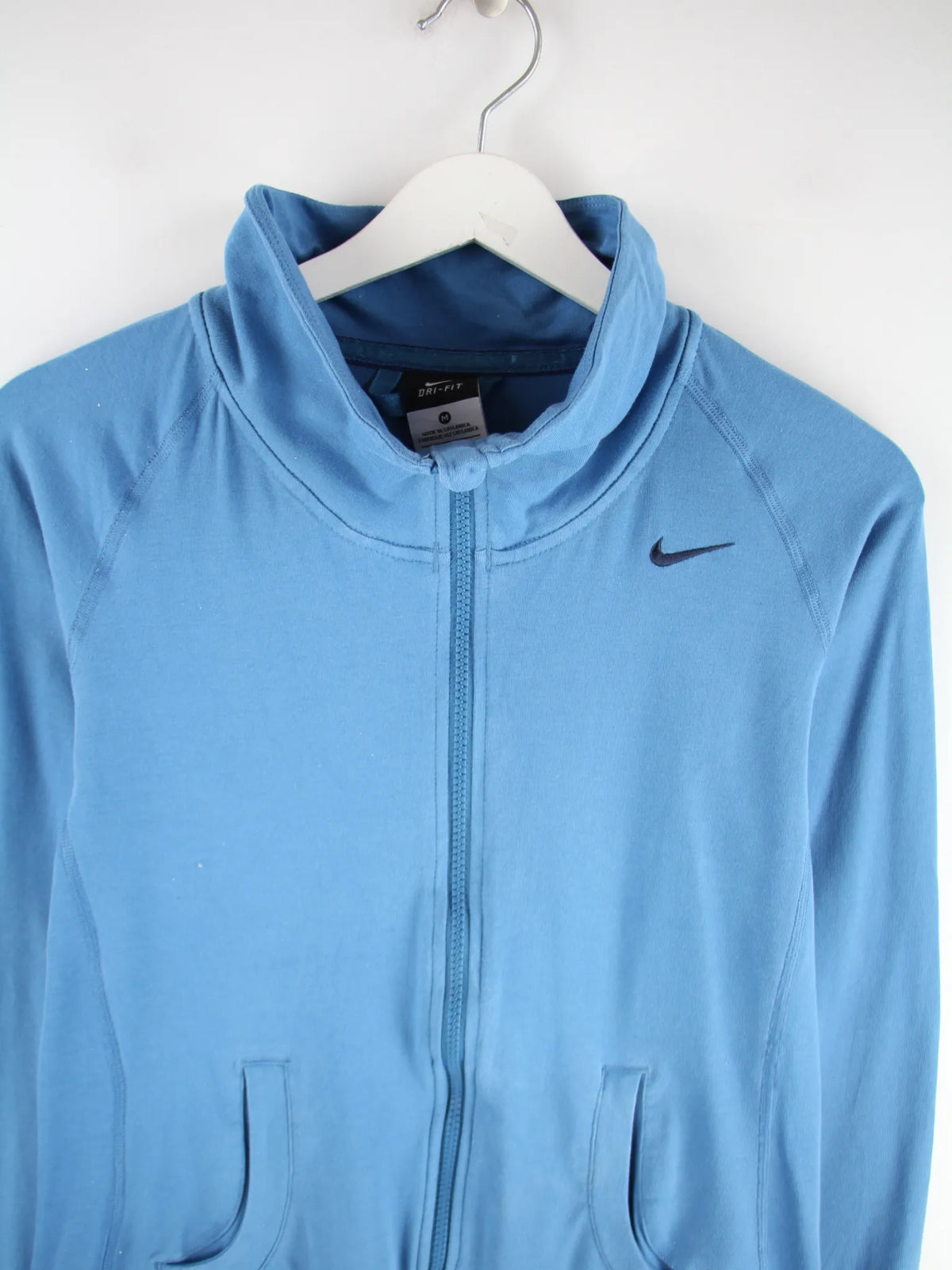 Nike Trainingsjacke Blau M – Detailansicht Vorderseite