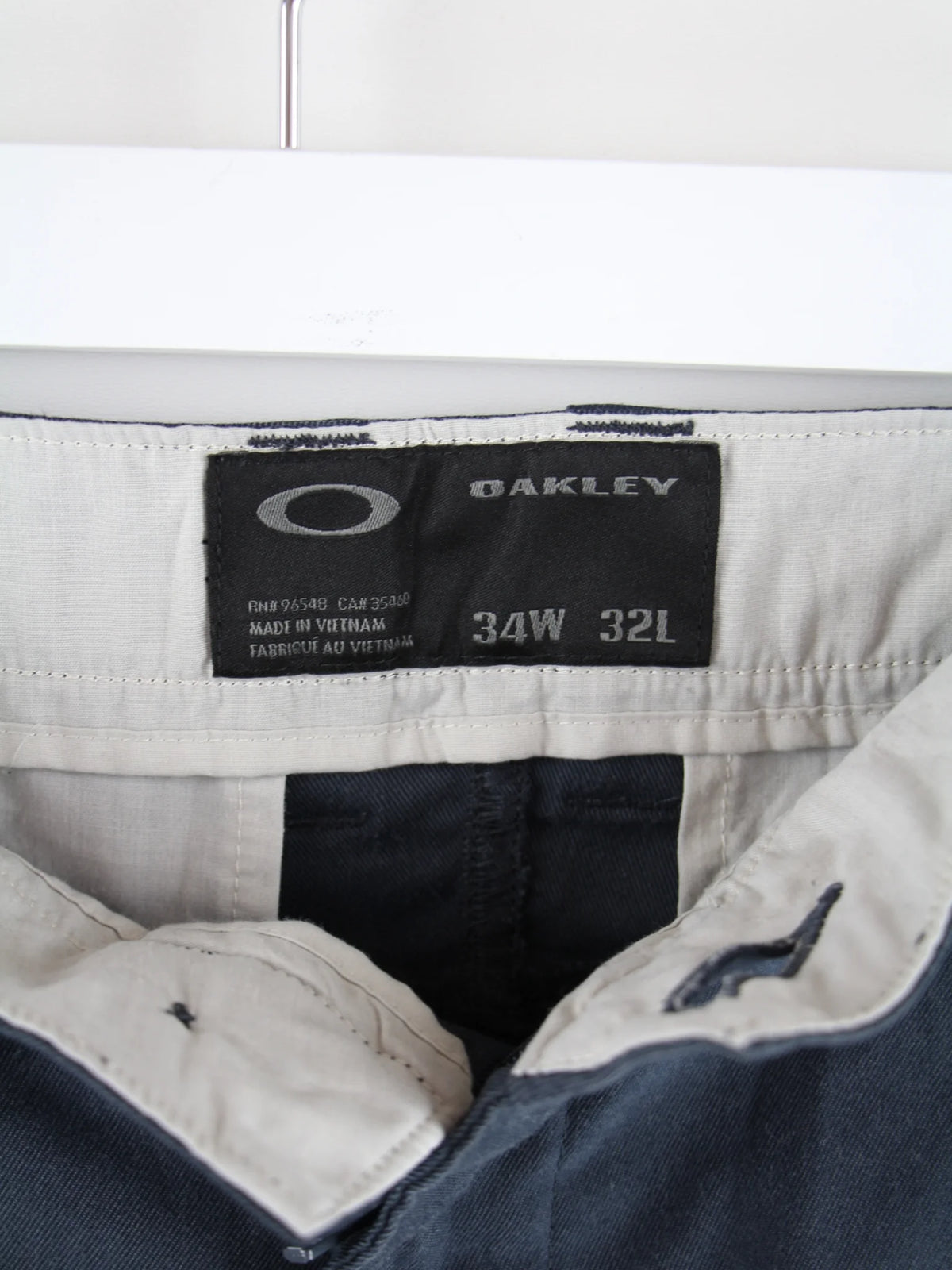 Oakley Hose Blau – Detailansicht Vorderseite
