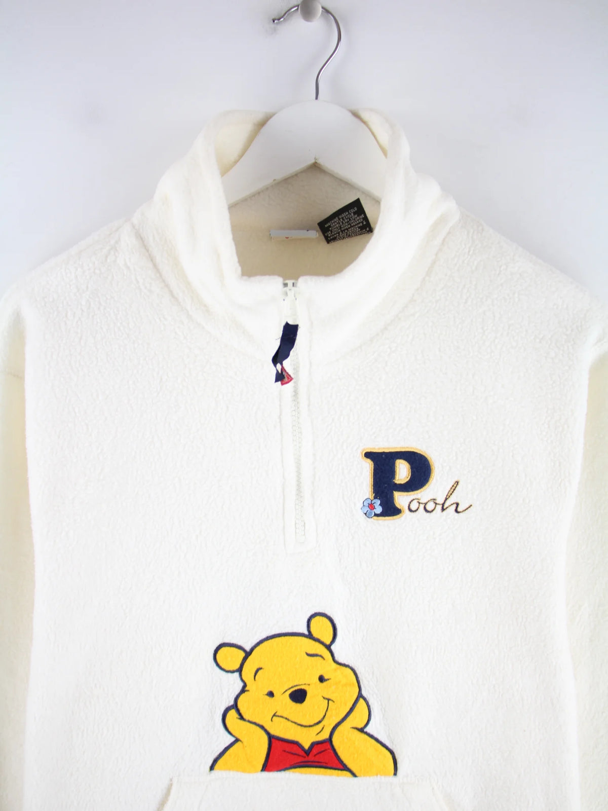 Pooh Fleece Weiß XL – Detailansicht Vorderseite