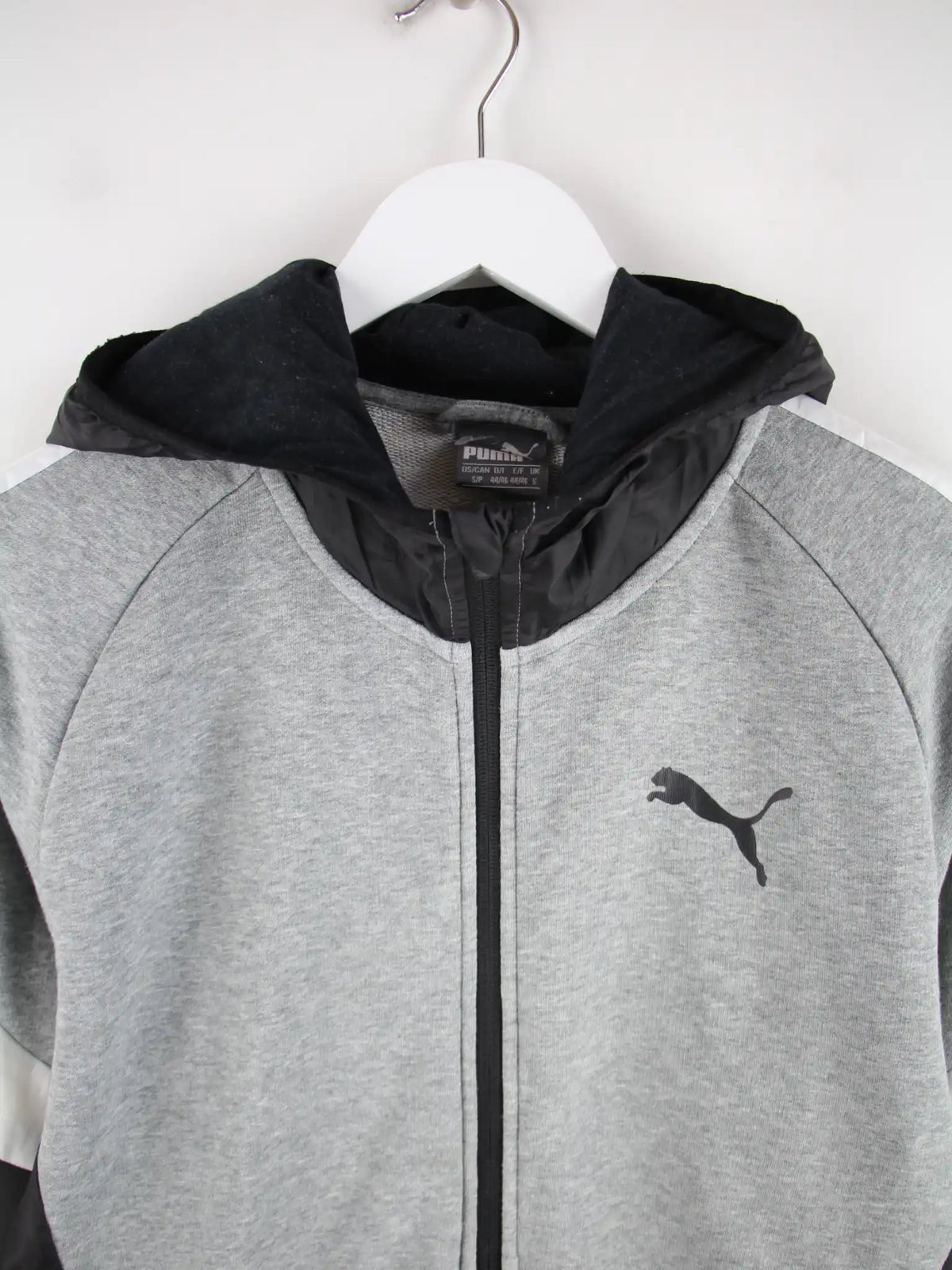 Puma Hoodie Grau S – Detailansicht Vorderseite