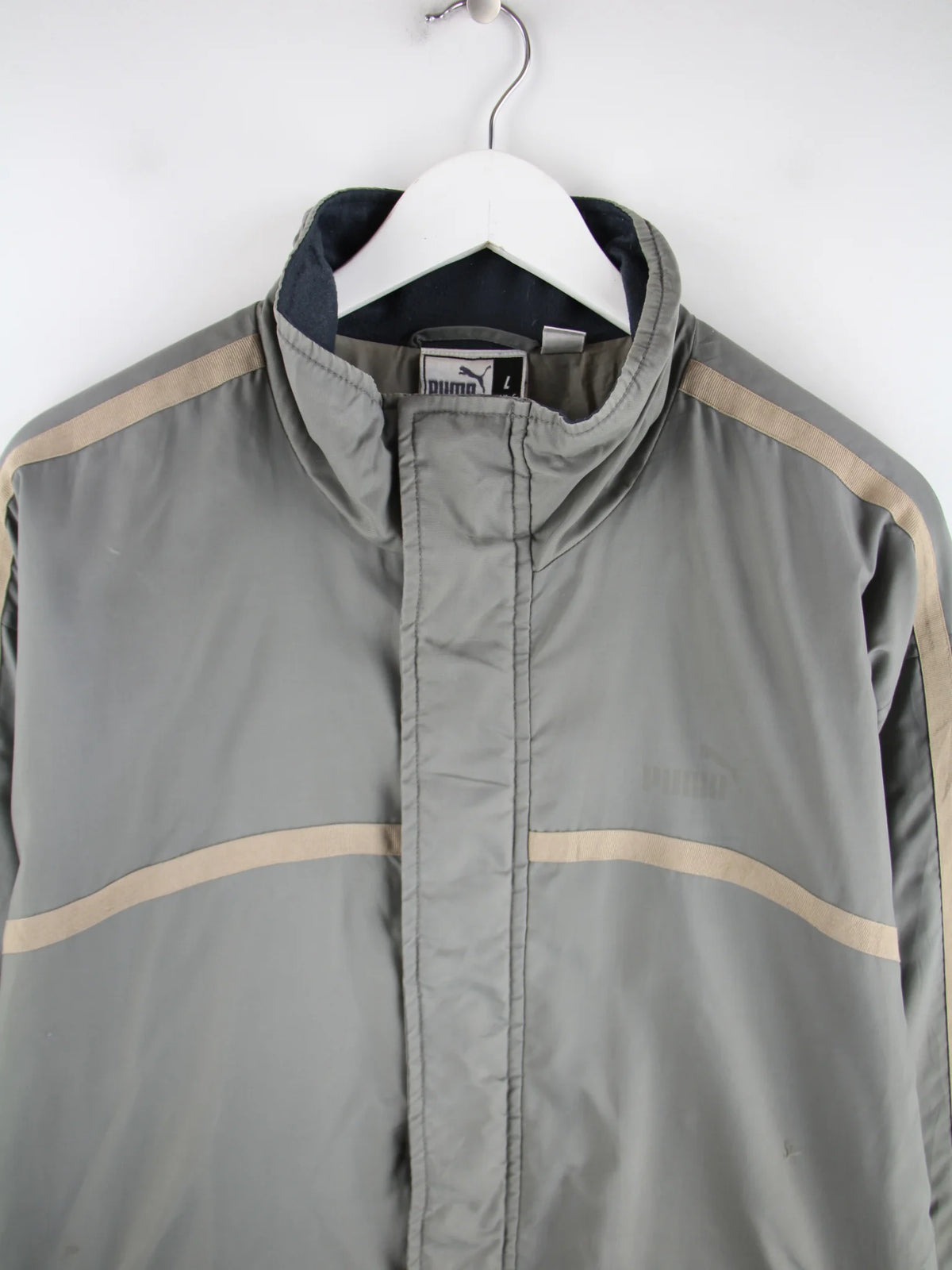 Puma Jacke Grau L – Detailansicht Vorderseite