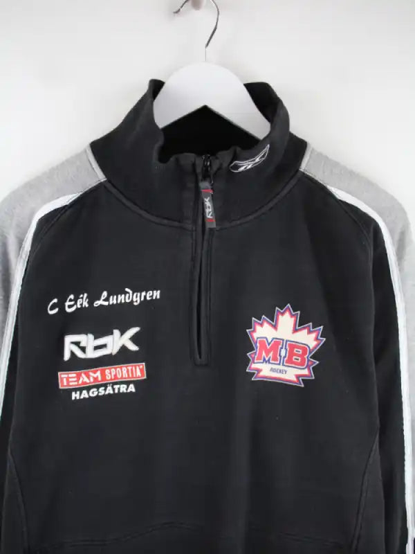 Reebok Sweater Schwarz M – Detailansicht Vorderseite
