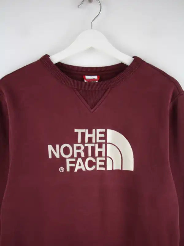 The North Face Sweater Rot M – Detailansicht Vorderseite