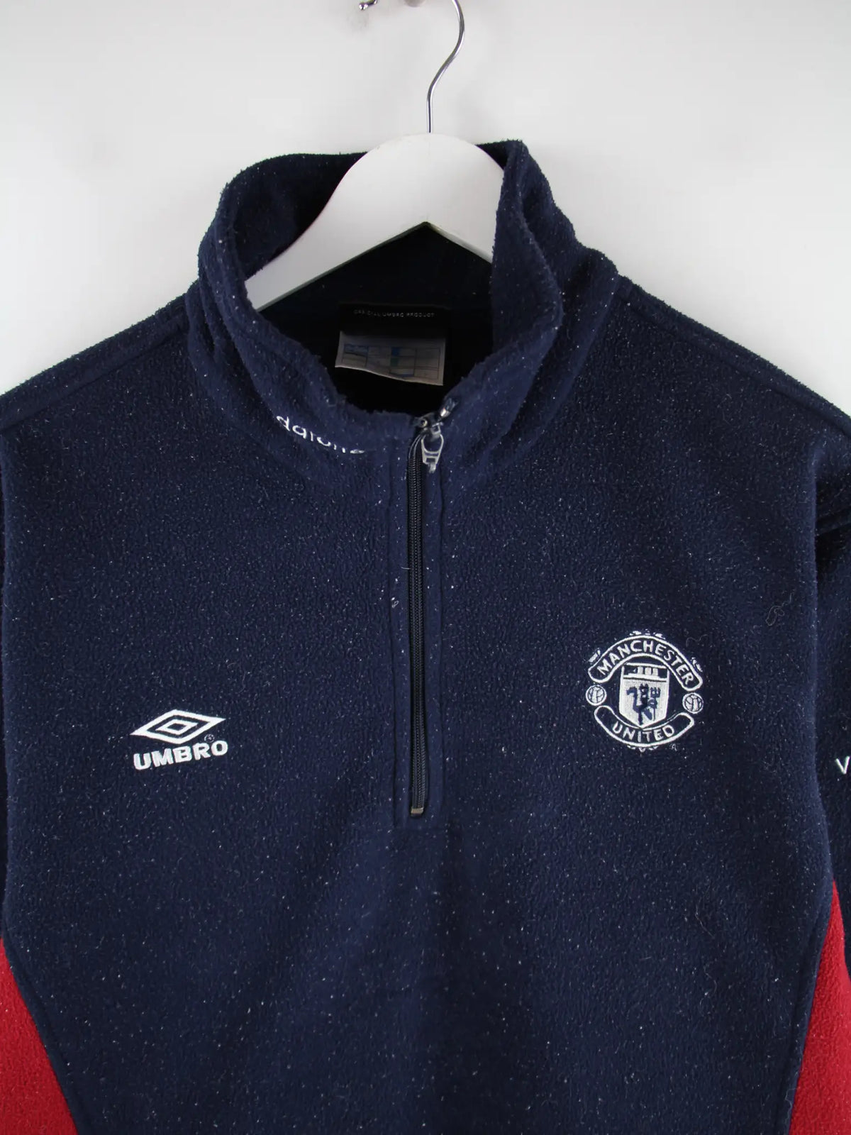Umbro Fleece Blau M – Detailansicht Vorderseite
