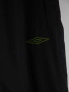 Umbro Track Pants Schwarz L – Detailansicht Vorderseite