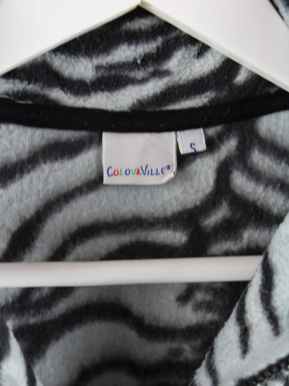Vintage Fleece Grau S – Etikett