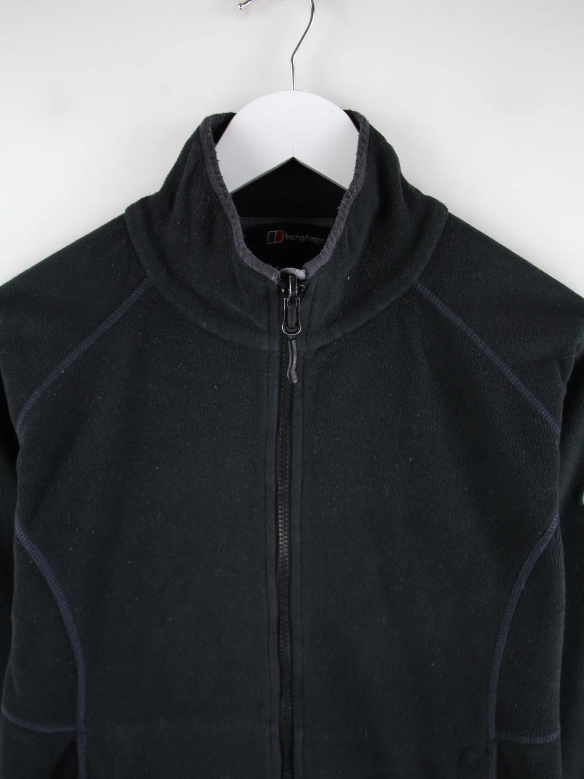 Vintage Fleece Schwarz M – Detailansicht Vorderseite