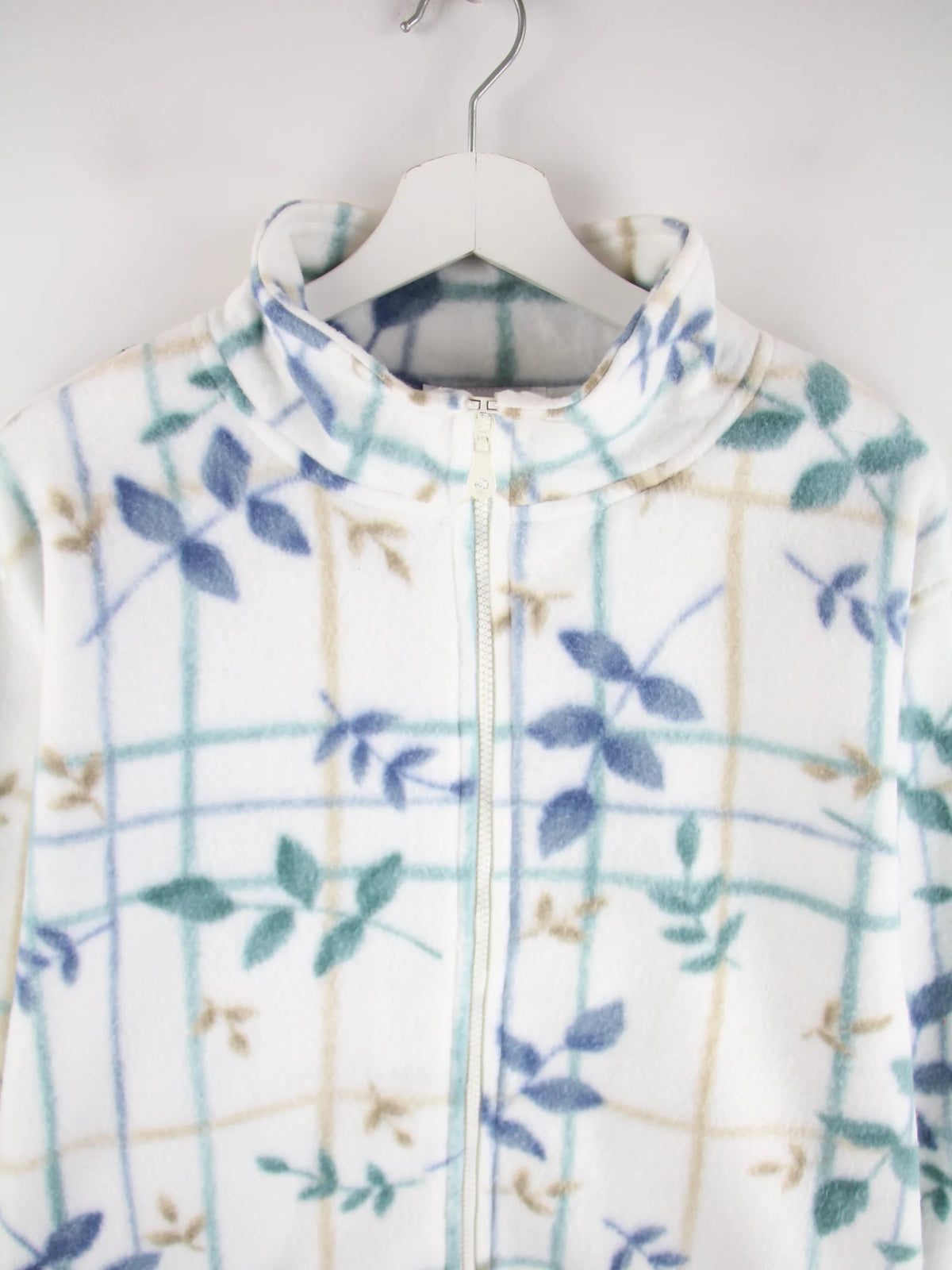 Vintage Fleece Weiß L – Detailansicht Vorderseite