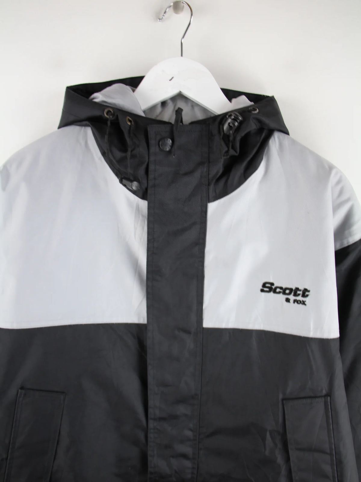 Vintage Jacke Schwarz M – Detailansicht Vorderseite