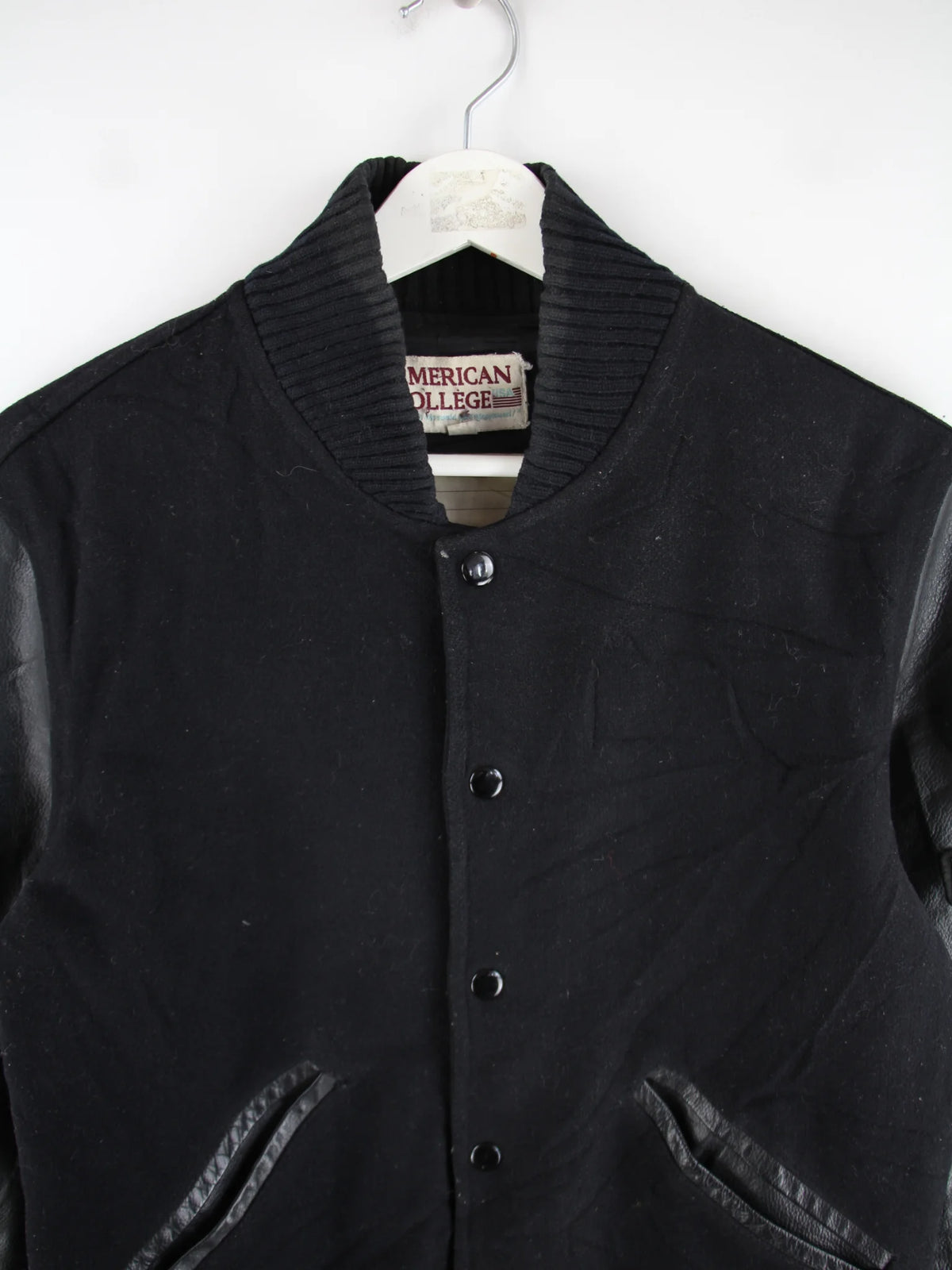 Vintage Lederjacke Schwarz XS – Detailansicht Vorderseite
