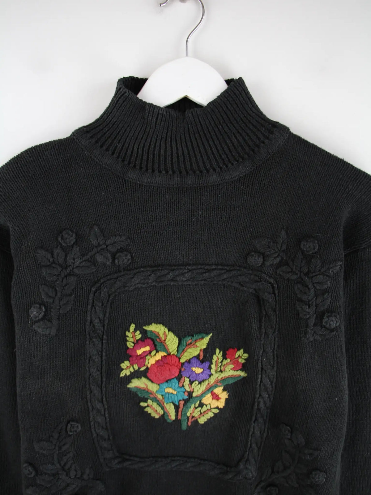 Vintage Pullover Schwarz S – Detailansicht Vorderseite