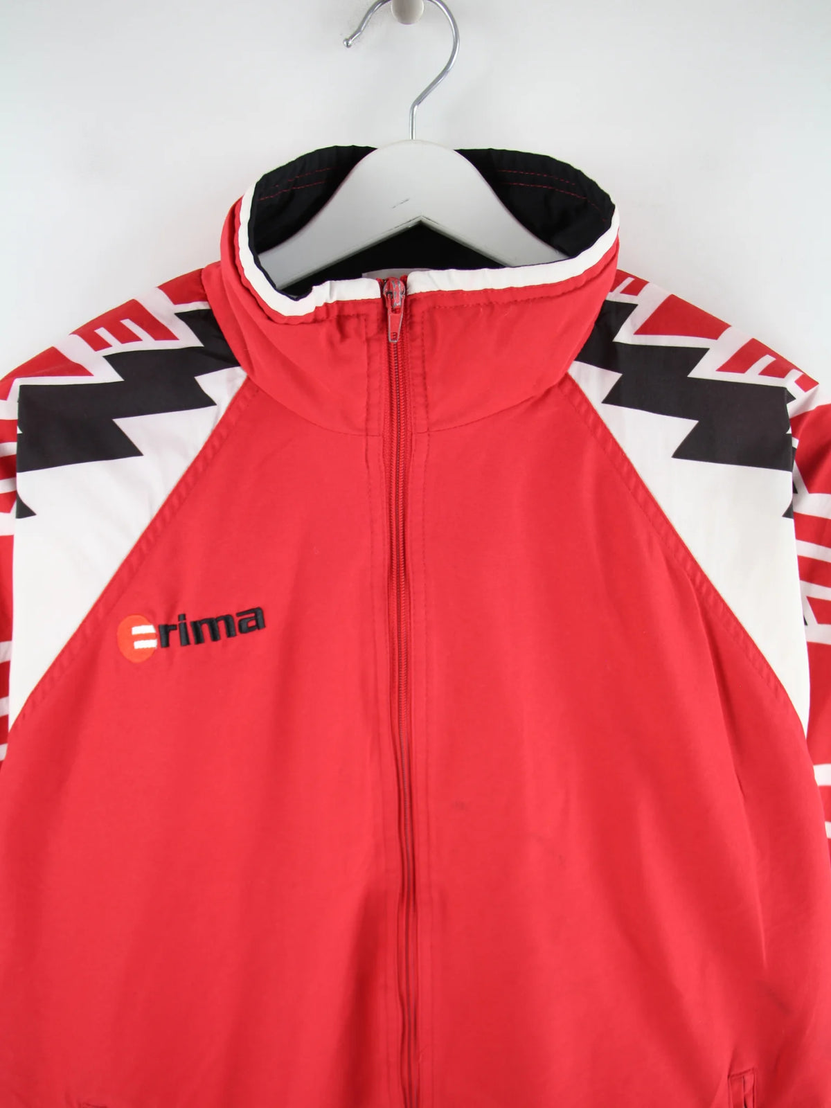 Vintage Trainingsjacke Rot M – Detailansicht Vorderseite