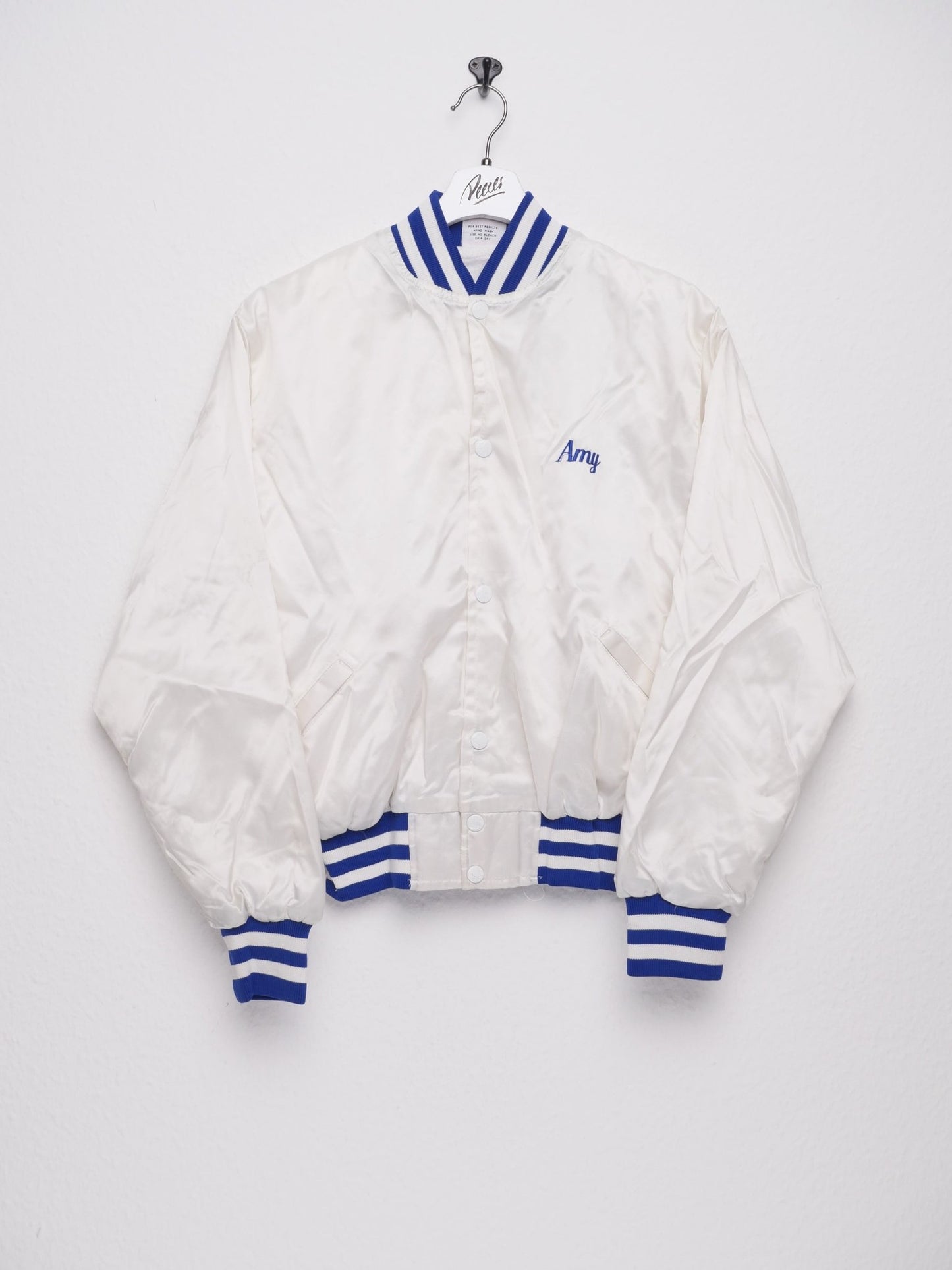 Amy embroidered Spellout white College Jacke - Peeces