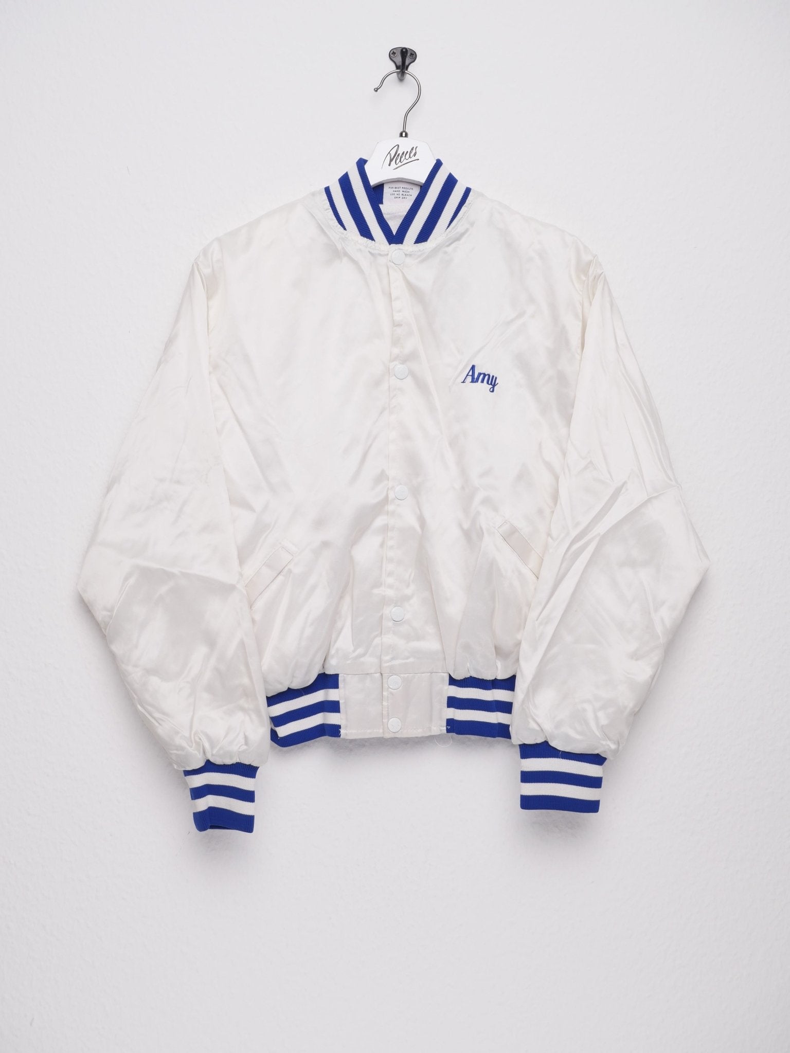 Amy embroidered Spellout white College Jacke - Peeces