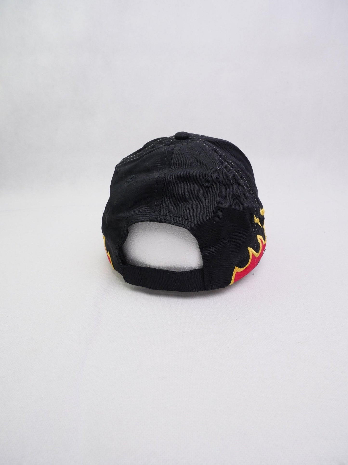 'Fire' embroidered Graphic three toned Cap Accessoire - Peeces