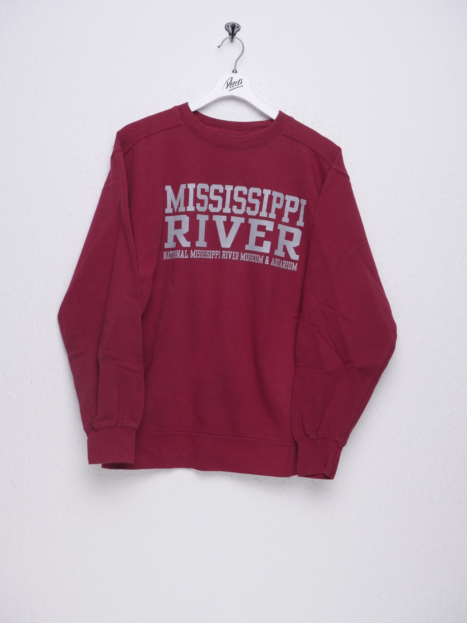 Mississippi River printed Spellout bordeaux Sweater - Peeces