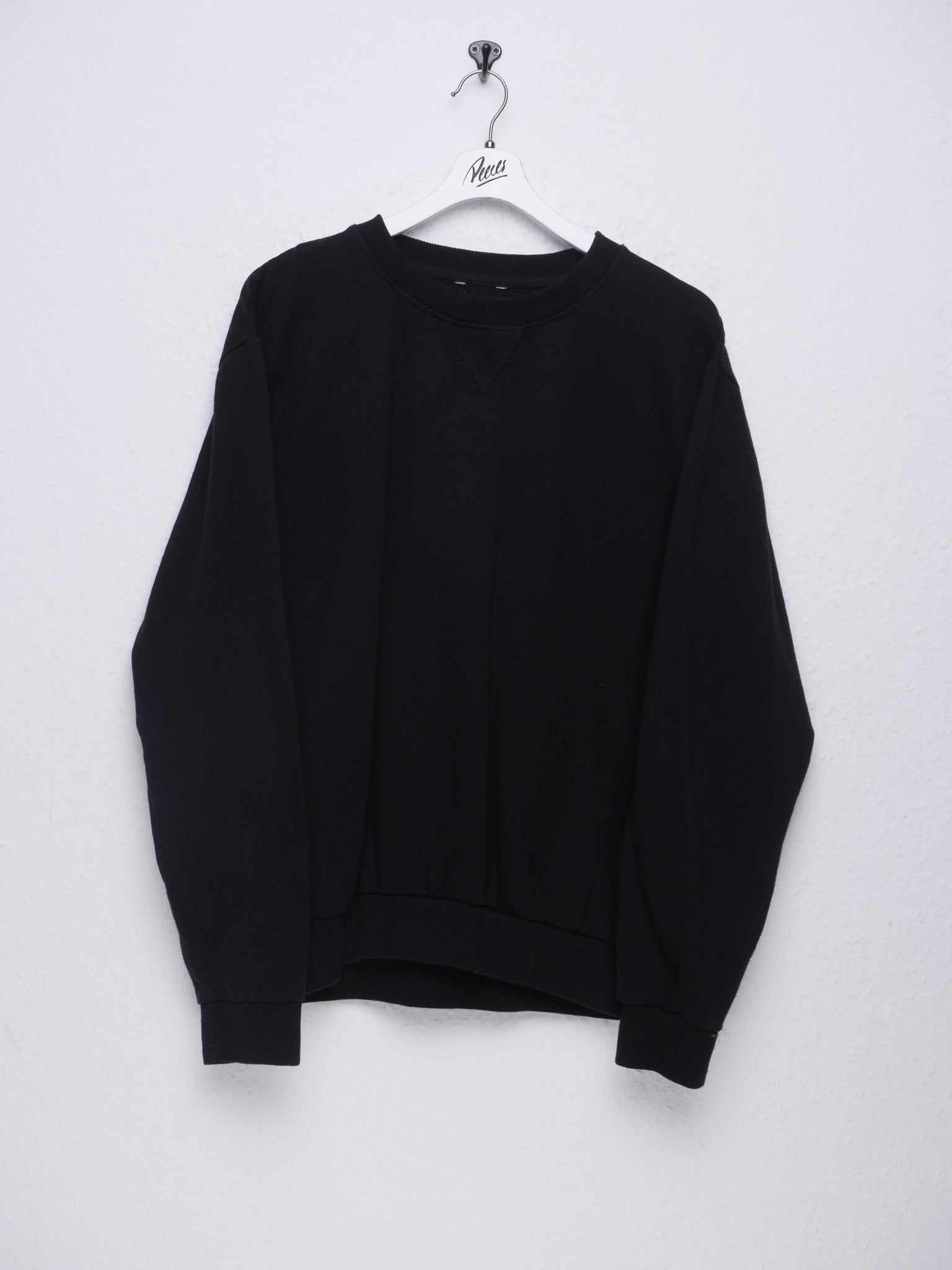 Plain Black Vintage Sweater - Peeces
